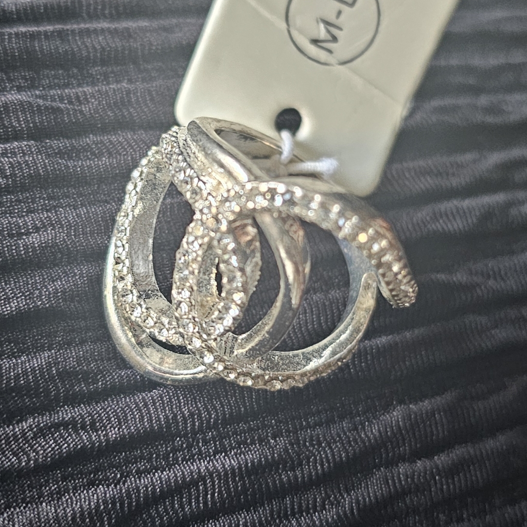 Elegant Silver Tone Diamante Metal Interlocking Swirl Ring Size 8 15$